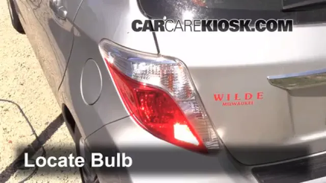 2012 Toyota Yaris L 1.5L 4 Cyl. Hatchback (4 Door) Luces Luz de reversa (reemplazar foco)